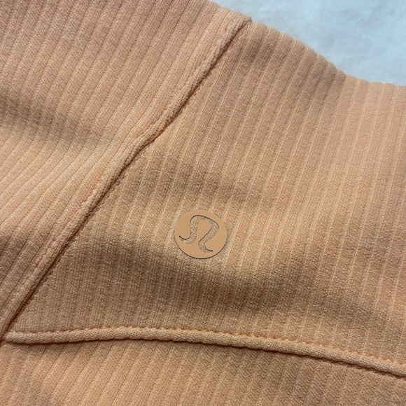Lululemon Peach Women's High Rise Ribbed Shorts Size 6 - Picture 7 of 9